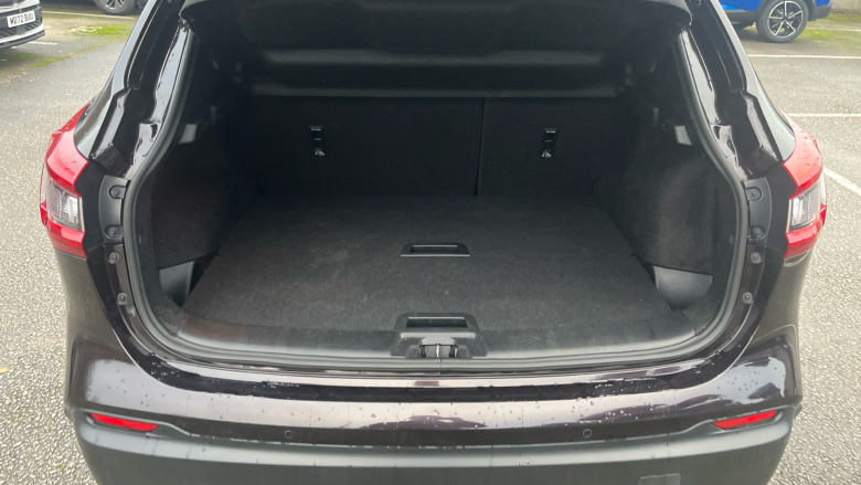 Nissan Qashqai 1.3 DiG-T N-Connecta 5dr Petrol Hatchback